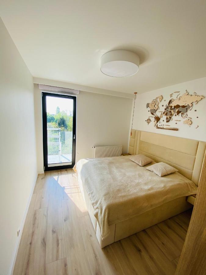 Luxury White Apartment In Park Lotnikow Krakow Dış mekan fotoğraf